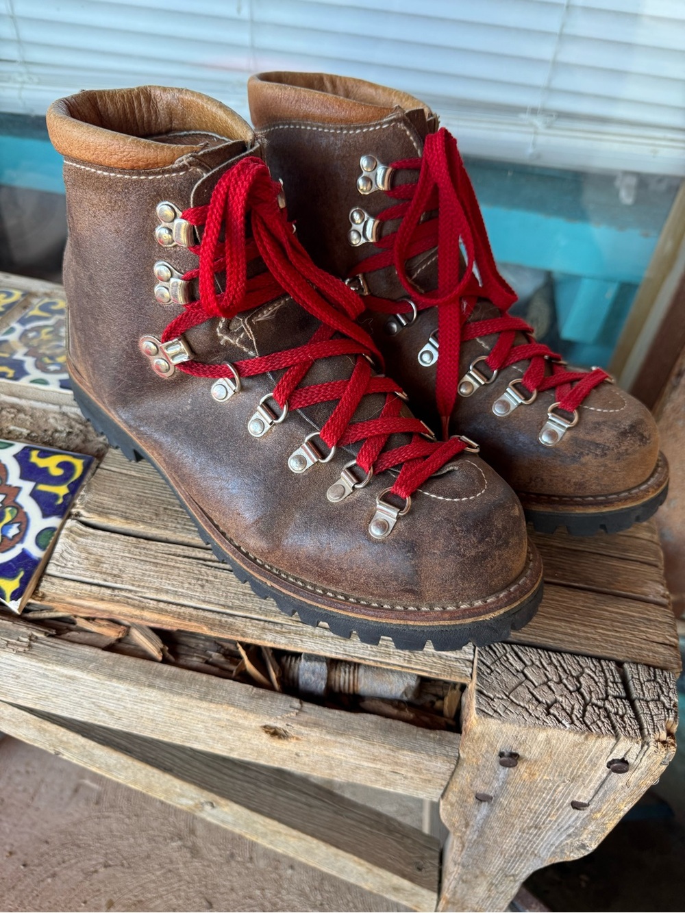 Classic Brown Leather Hiking-Style Combat Boots with Red Laces